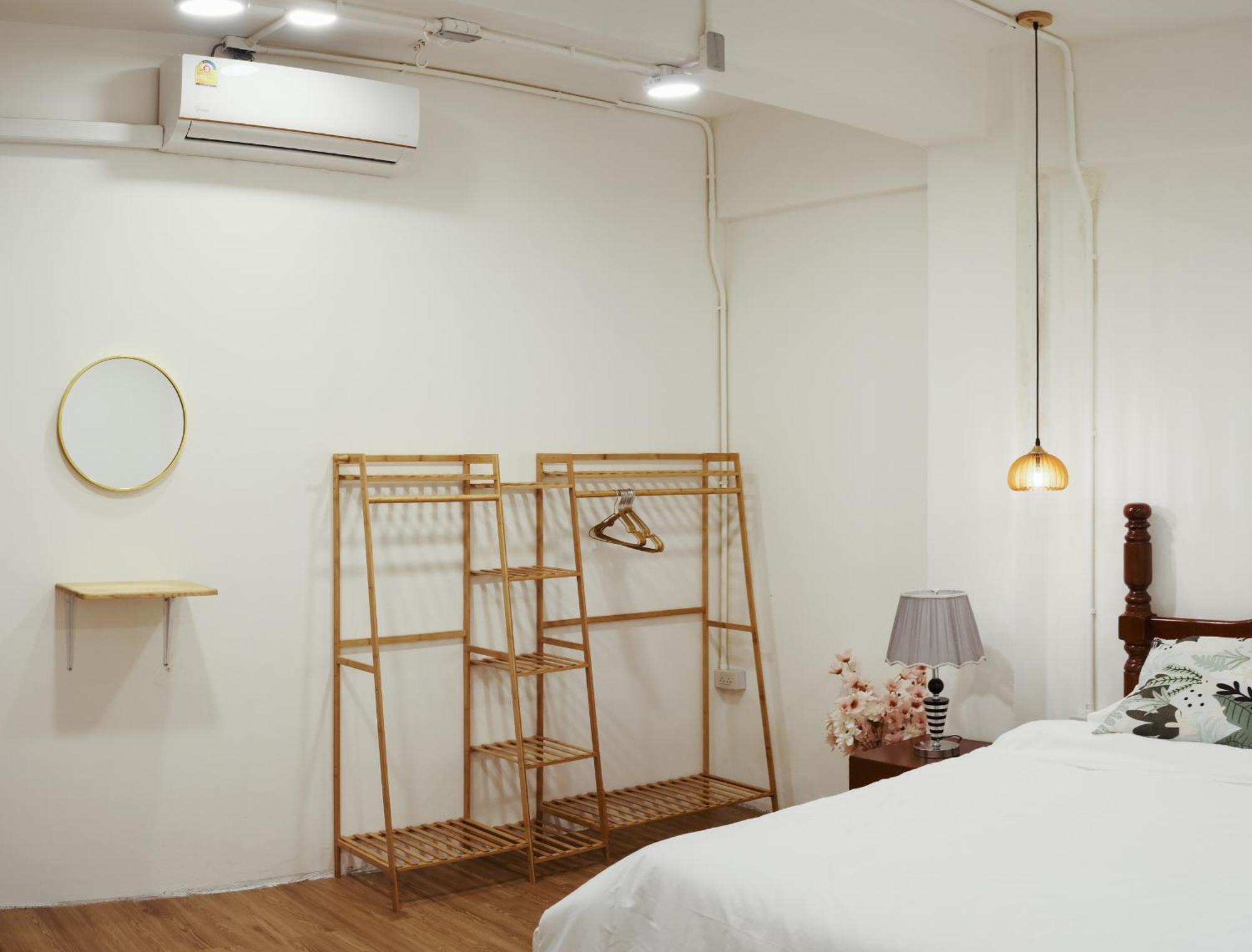 Private Full-floor Spacious 5br In China Town Apartment