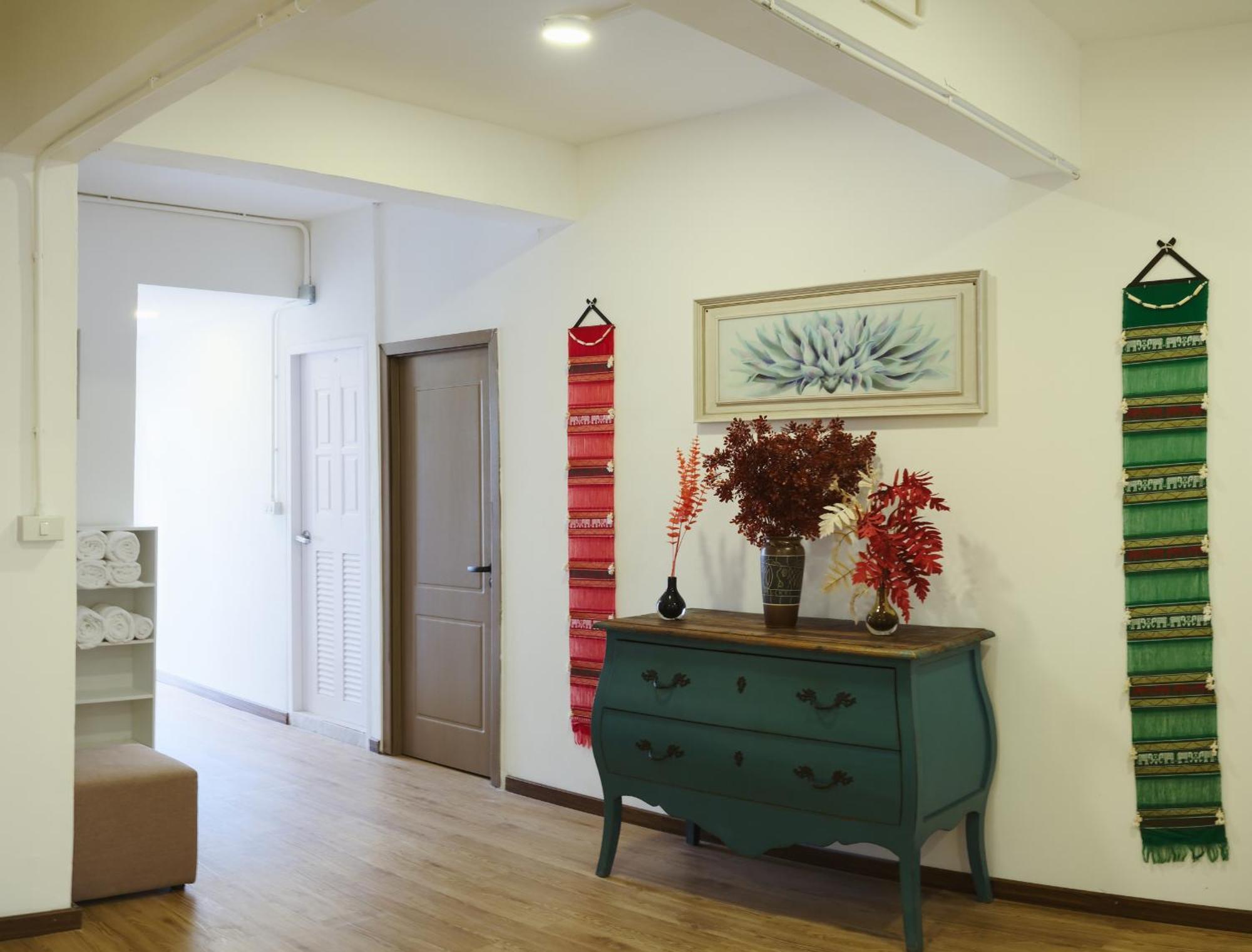 Private Full-floor Spacious 5br In China Town Apartment *